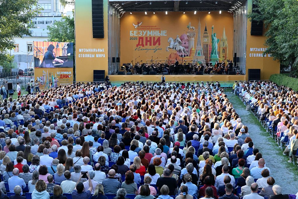 Белые голуби возвестили о начале «Безумных дней»